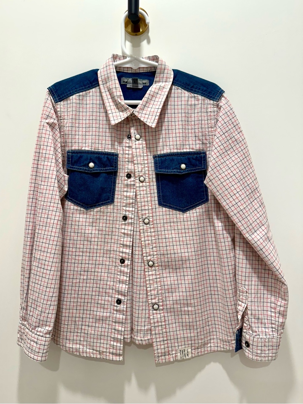 Bonpoint Boys Shirt Snap on Closure and Denim Accents Size 8. In great condition